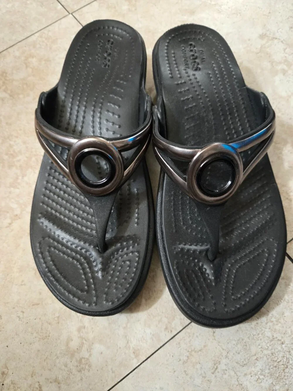Crocs/ slip ons